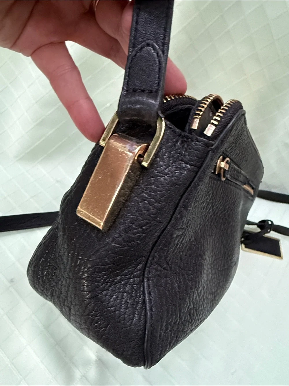 Vintage Vince Camuto Classic Black Pebbled Leather Crossbody Bag/Gold Hardware